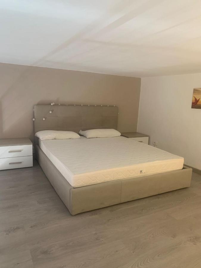 Odeon Apartment In Centro A Livorno Kültér fotó